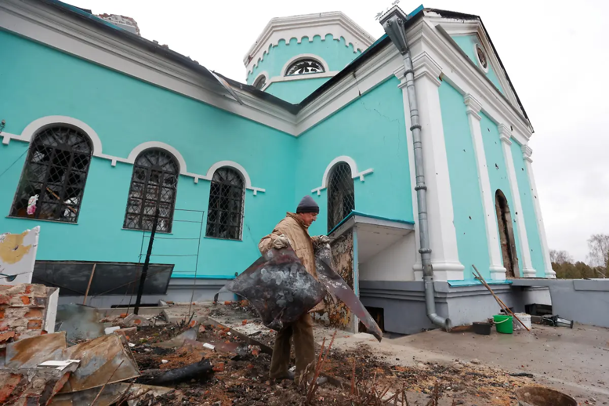 2022-04-06T180030Z-1590881347-RC2NHT9VBMQM-RTRMADP-3-UKRAINE-CRISIS-CHERNIHIV