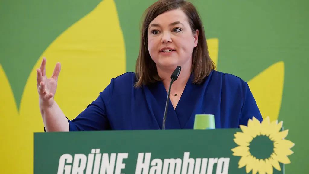 Katharina-Fegebank-Buendnis-90-Die-Gruenen-Zweite-Buergermeisterin-von-Hamburg-spricht