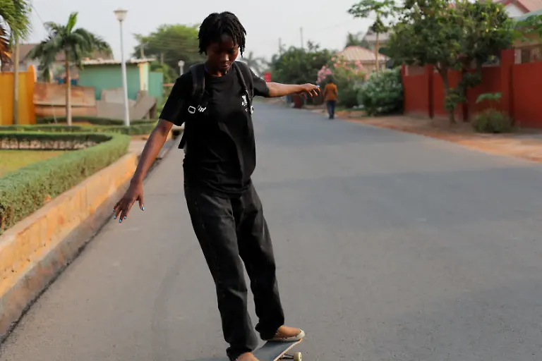 2022-03-24T090247Z-677218371-RC2VIS9ME5JR-RTRMADP-3-GHANA-SKATEBOARDING