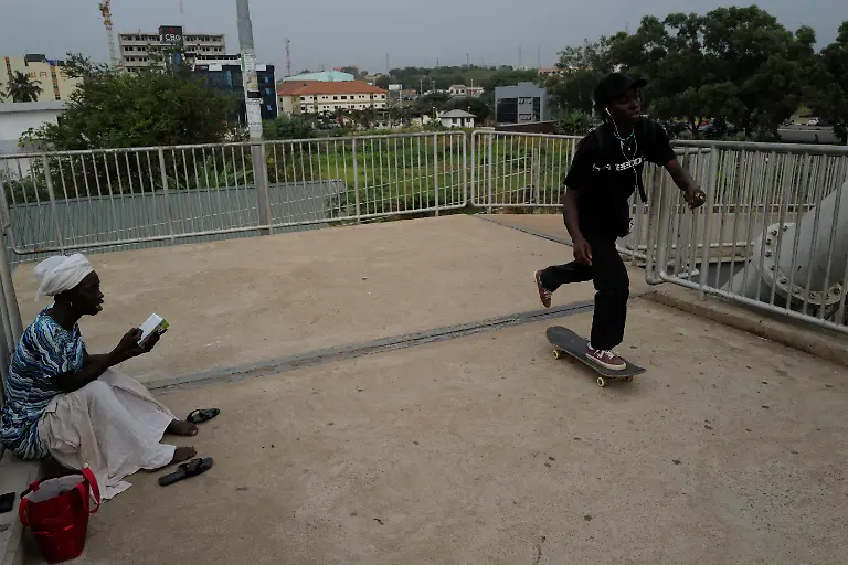 2022-03-24T090255Z-853506731-RC27WS9OGEM8-RTRMADP-3-GHANA-SKATEBOARDING