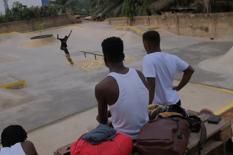 2022-03-24T090233Z-448722885-RC27WS9PYB59-RTRMADP-3-GHANA-SKATEBOARDING