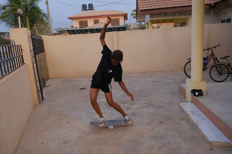 2022-03-24T090256Z-516447490-RC2HOS9G26BB-RTRMADP-3-GHANA-SKATEBOARDING
