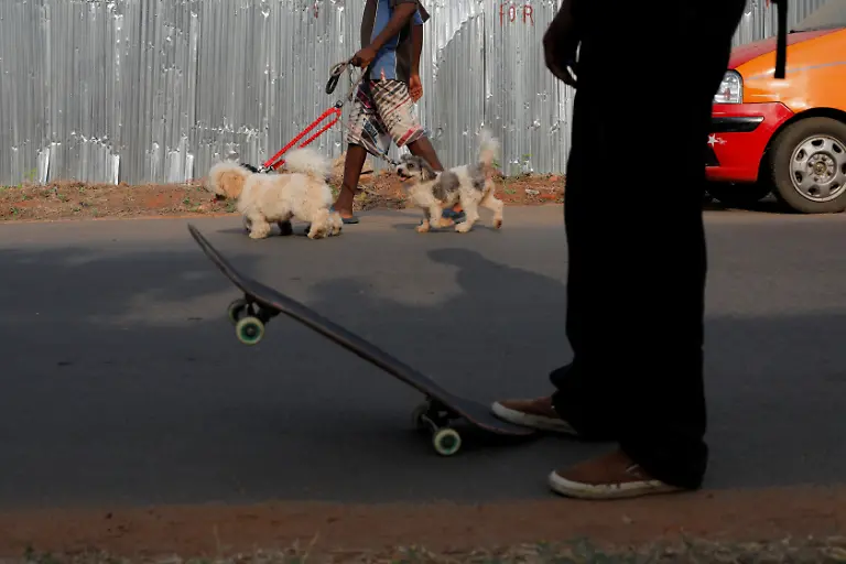 2022-03-24T090226Z-709673189-RC2WIS9DO9CY-RTRMADP-3-GHANA-SKATEBOARDING