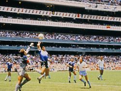 Maradonas legendäres Tor: "Hand Gottes"-Ball bringt mehrere Millionen bei Versteigerung