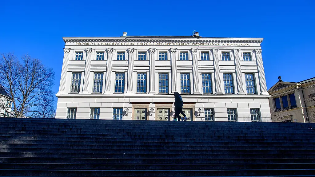 Das-Hauptgebaeude-der-Martin-Luther-Universitaet-Halle-Wittenberg
