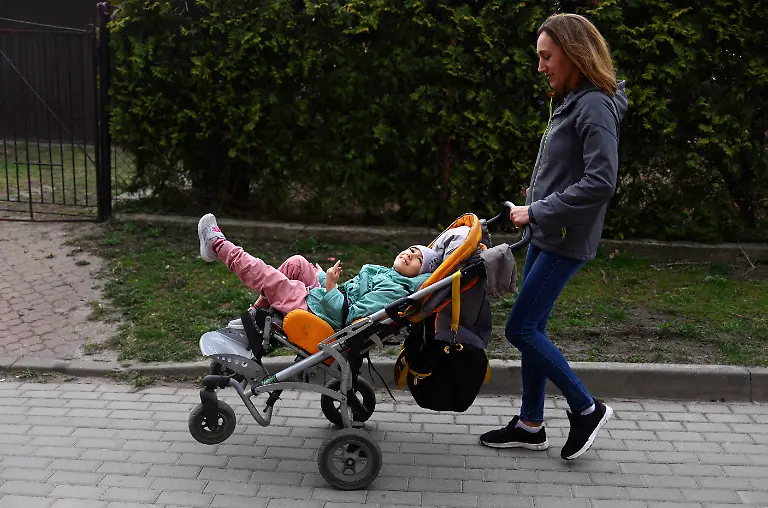 2022-04-04T131457Z-827355959-RC2FCT90I44R-RTRMADP-3-UKRAINE-CRISIS-BORDER-POLAND-MONASTERY