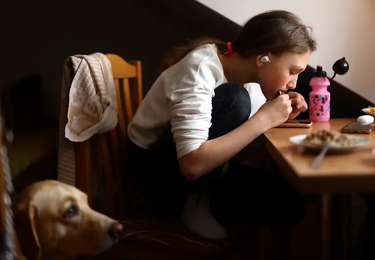 2022-04-04T131458Z-296573720-RC22DT97CK5K-RTRMADP-3-UKRAINE-CRISIS-BORDER-POLAND-MONASTERY