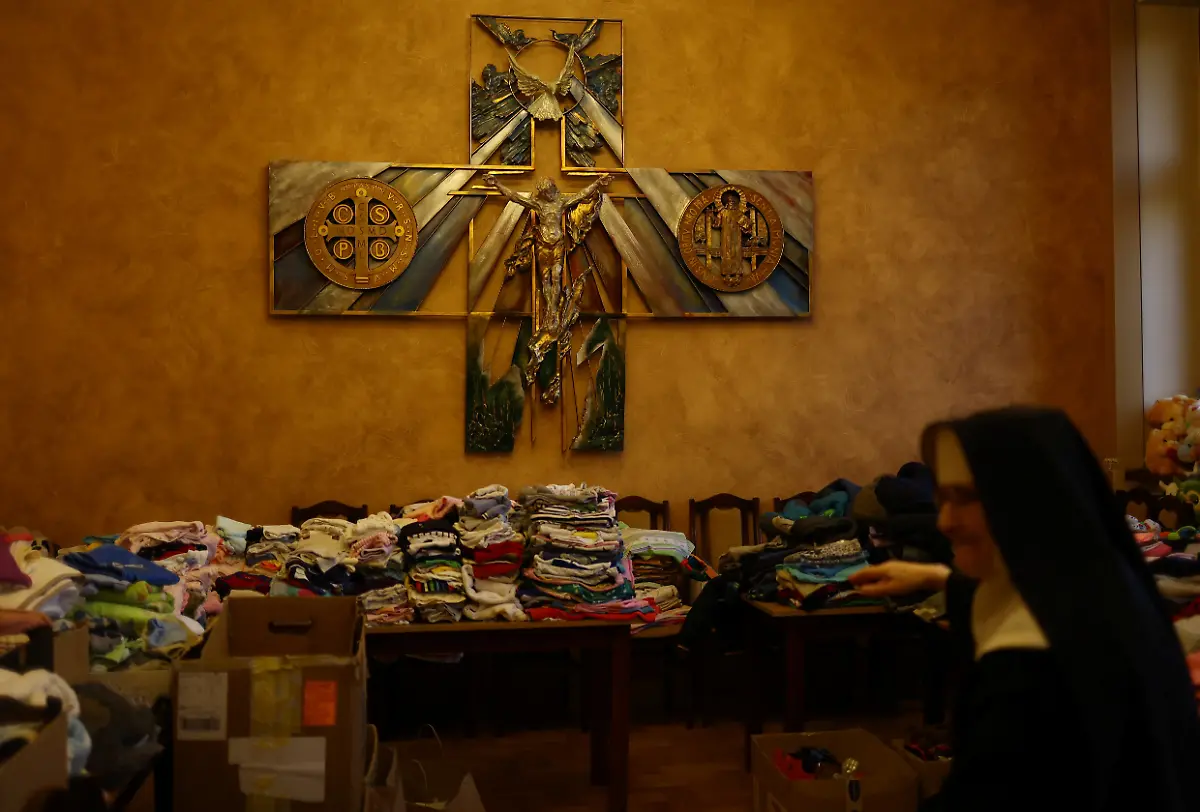 2022-04-04T131436Z-120419253-RC2T7T9SFX5T-RTRMADP-3-UKRAINE-CRISIS-BORDER-POLAND-MONASTERY