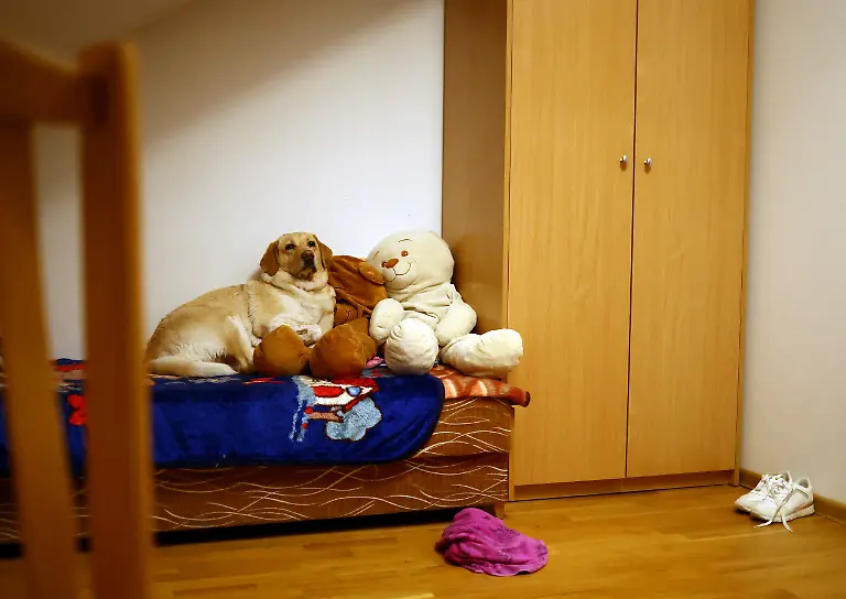 2022-04-04T131440Z-1590084591-RC2U7T9FUZEQ-RTRMADP-3-UKRAINE-CRISIS-BORDER-POLAND-MONASTERY