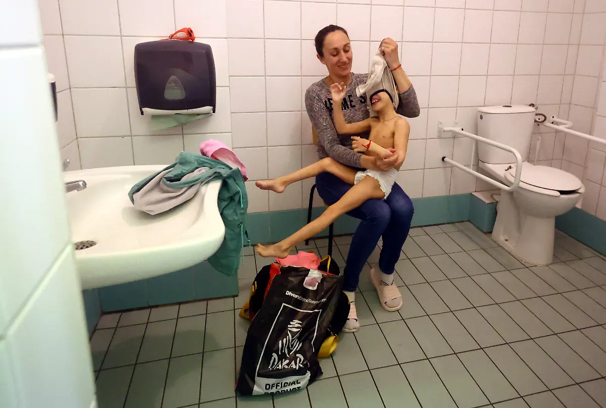 2022-04-04T131455Z-825399433-RC2FCT9S1SY4-RTRMADP-3-UKRAINE-CRISIS-BORDER-POLAND-MONASTERY