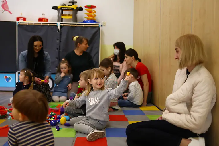 2022-03-24T102804Z-1304252011-RC2A8T9X0HWY-RTRMADP-3-UKRAINE-CRISIS-POLAND-MONASTERY-CHILDREN