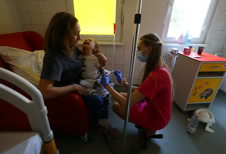 2022-04-04T131452Z-1193485943-RC239T9P0B1N-RTRMADP-3-UKRAINE-CRISIS-BORDER-POLAND-MONASTERY