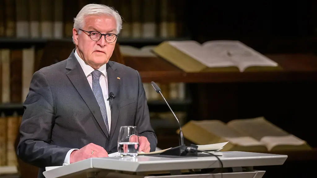 Bundespraesident-Frank-Walter-Steinmeier-spricht-beim-Festakt-zu-450-Jahre-Herzog-August-Bibliothek