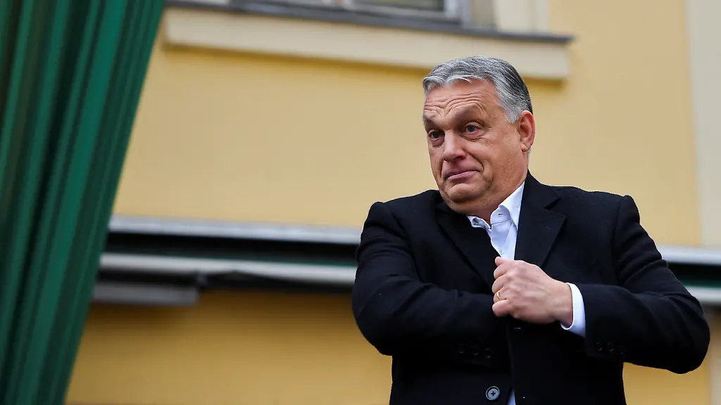 2022-04-01T134657Z-660085919-RC2DET9EWSDC-RTRMADP-3-HUNGARY-ELECTION-ORBAN-RALLY