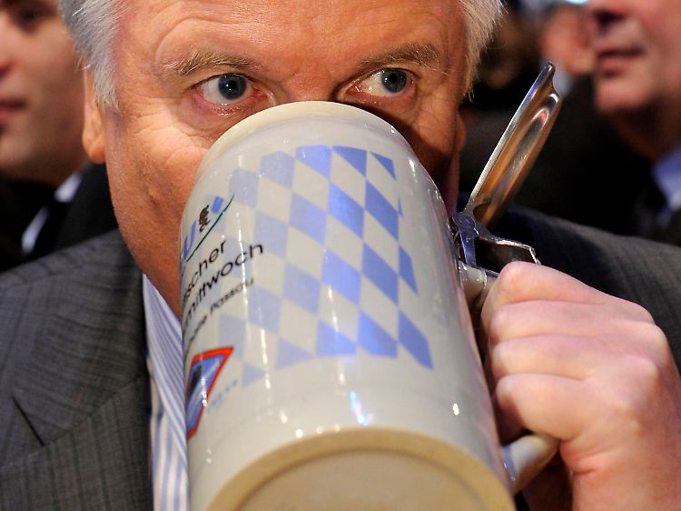 "Der größte Stammtisch der Welt": CSU-Chef Seehofer fühlt sich beim Aschermittwoch zuhause.