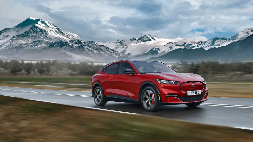 2020-FORD-MACH-E-AWD-23