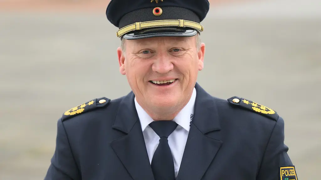 Joerg-Kubiessa-neuer-Polizeipraesident-von-Sachsen-kommt-zur-Amtsuebergabe