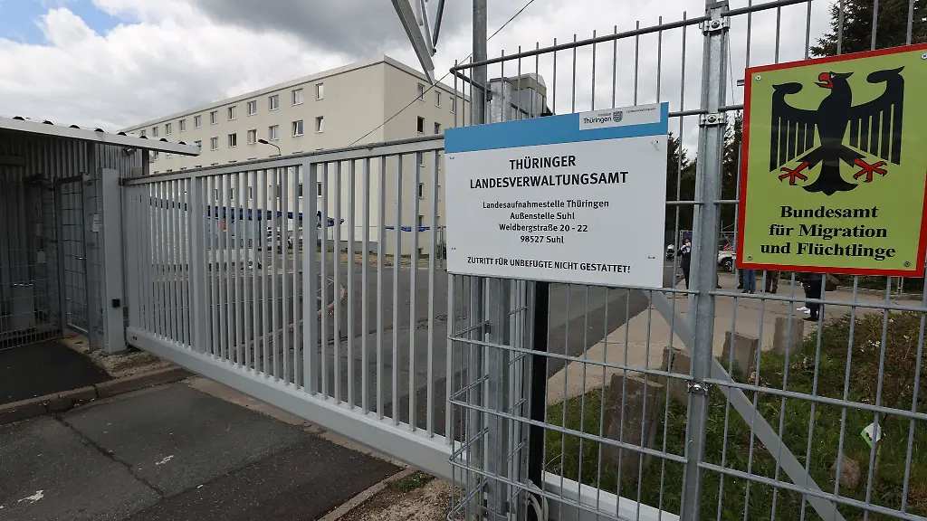 Das-Eingangstor-der-Erstaufnahmeeinrichtung-des-Landes-Thueringen