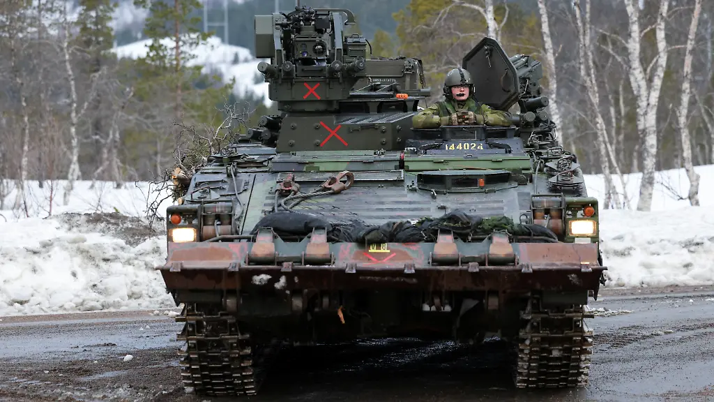 2022-03-22T161220Z-504348827-RC2Q7T9B003N-RTRMADP-3-UKRAINE-CRISIS-NATO