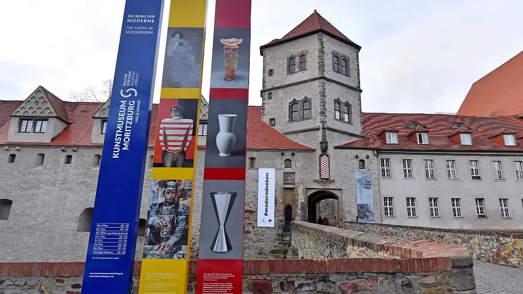 Blick-auf-das-Kunstmuseum-Moritzburg-in-Halle