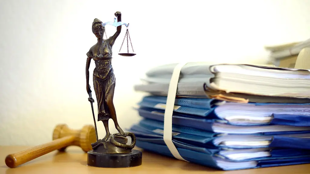 Eine-modellhafte-Nachbildung-der-Justitia