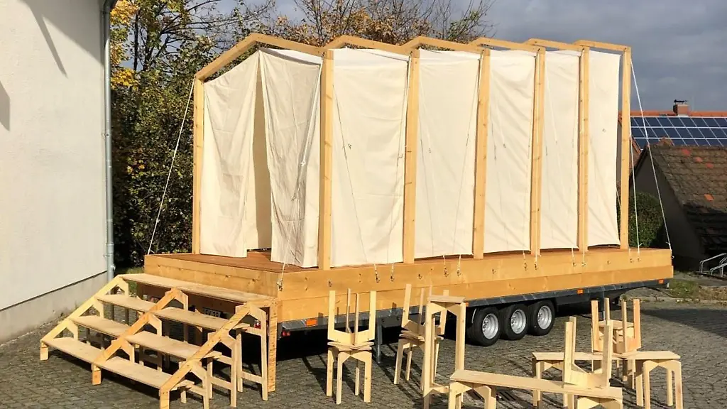 Die-Holz-Stoff-Konstruktion-erinnert-nach-Angaben-der-Evangelischen-Kirche-an-das-Zelt-Heiligtum-des-Volkes-Israel