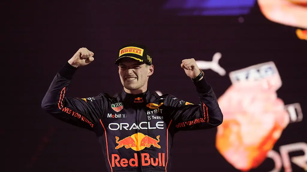 So-sehen-Sieger-aus-Max-Verstappen-vom-Team-Red-Bull-jubelt-ueber-seinen-Sieg