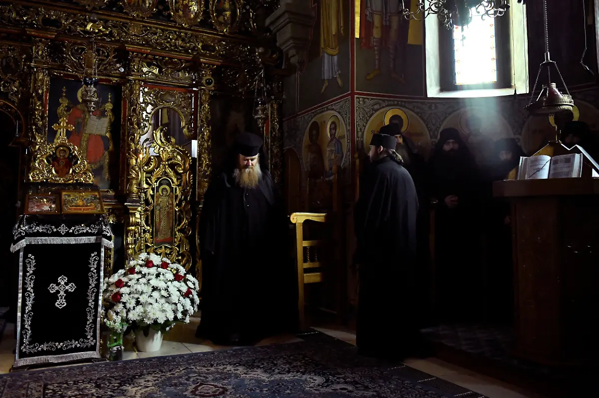 2022-03-08T000000Z-2013179961-RC2FYS98B0I2-RTRMADP-3-UKRAINE-CRISIS-ROMANIA-MONASTERY