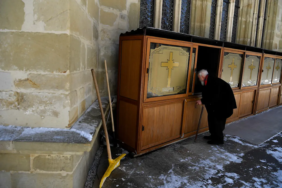 2022-03-11T000000Z-1347788100-RC2B0T9O8RNP-RTRMADP-3-UKRAINE-CRISIS-ROMANIA-MONASTERY