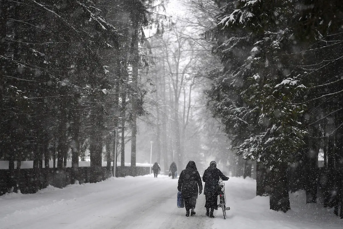 2022-03-08T000000Z-1974501737-RC2EYS9BPZG4-RTRMADP-3-UKRAINE-CRISIS-ROMANIA-MONASTERY