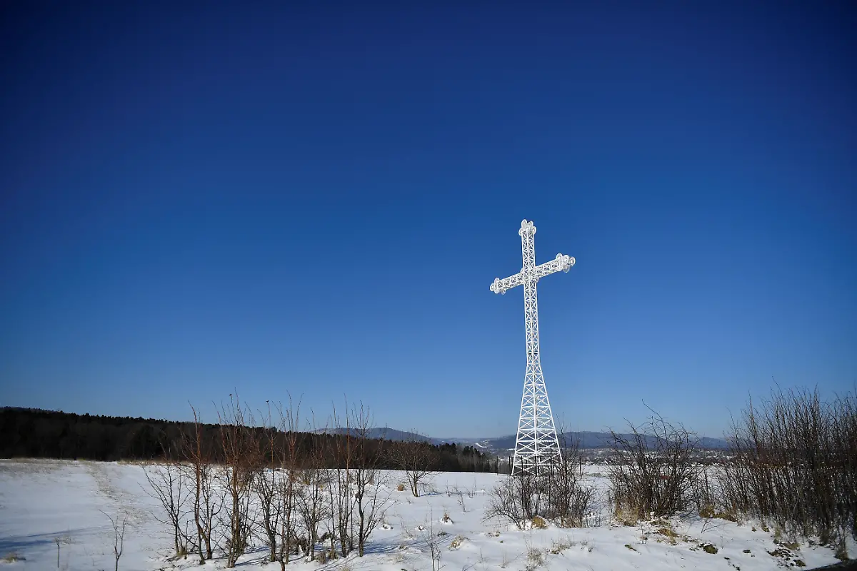 2022-03-16T140133Z-1441121250-RC290T9K119C-RTRMADP-3-UKRAINE-CRISIS-ROMANIA-MONASTERY