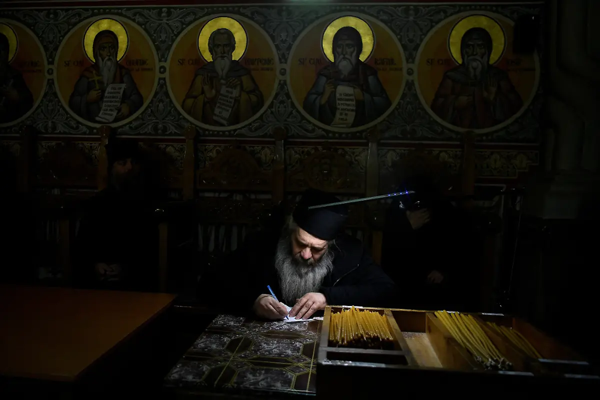 2022-03-08T000000Z-1009571434-RC2EYS9KJLIP-RTRMADP-3-UKRAINE-CRISIS-ROMANIA-MONASTERY