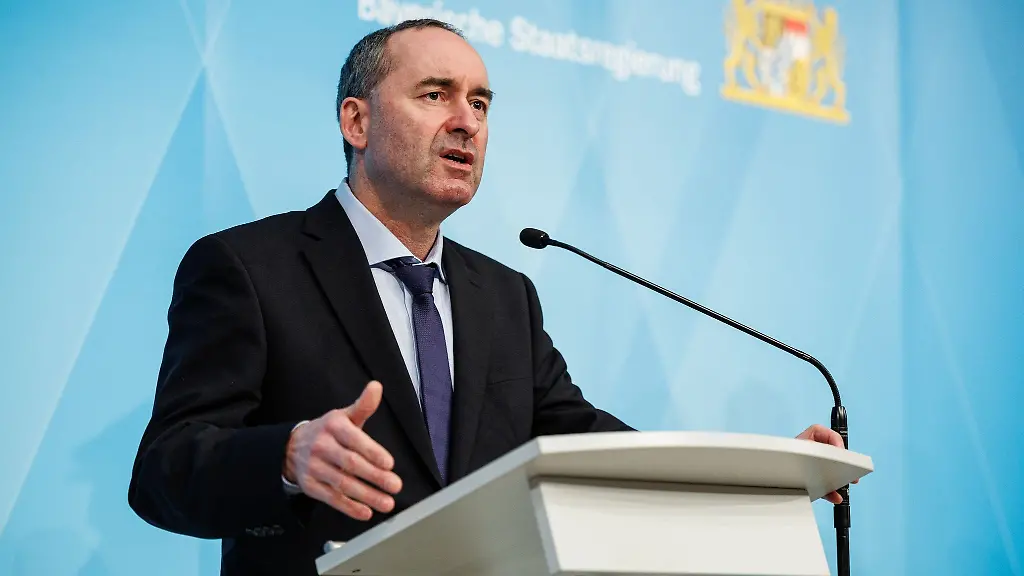 Hubert-Aiwanger-Wirtschaftsminister-und-Landesvorsitzender-der-Freien-Waehler-in-Bayern