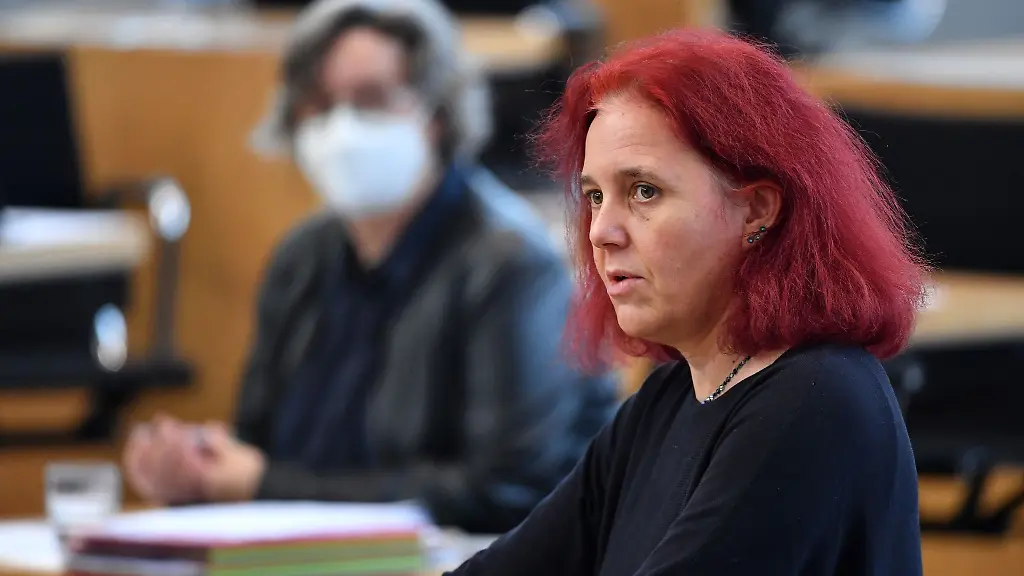 Astrid-Rothe-Beinlich-spricht-in-einer-Sondersitzung-des-Landtags-zur-Corona-Pandemie