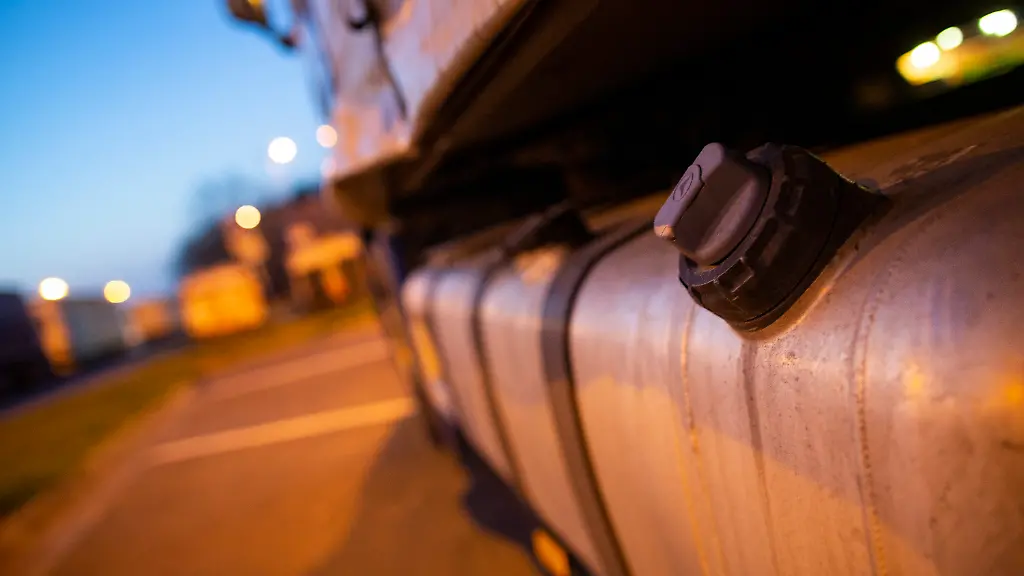 cee4f6b620f8eae385f195d7ed8ed8f5