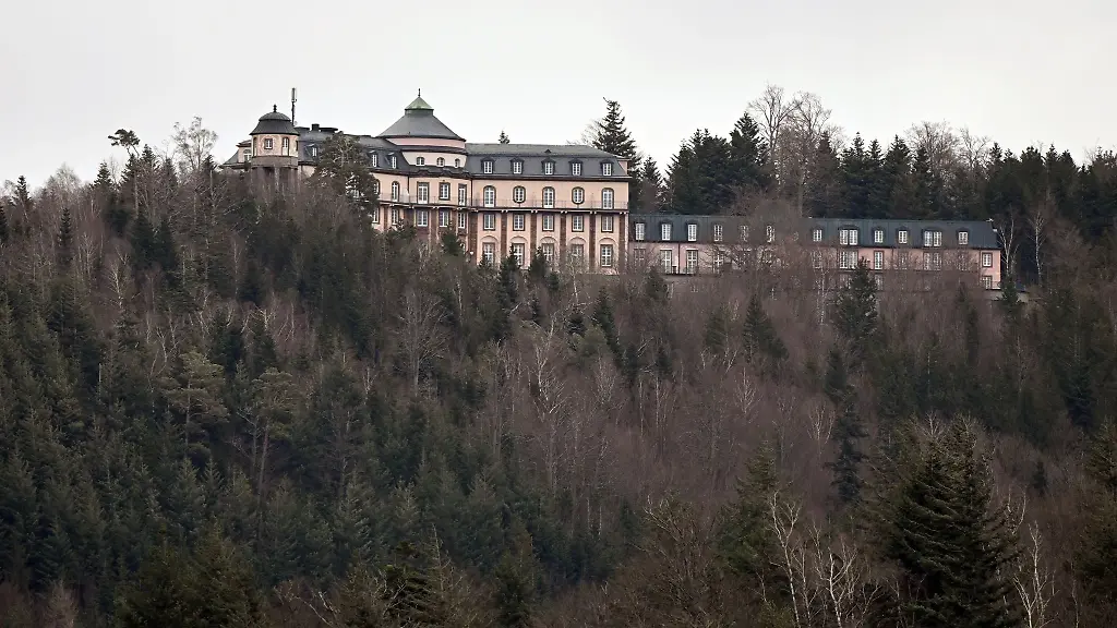Aussenaufnahme-des-Schlosshotels-Buehlerhoehe