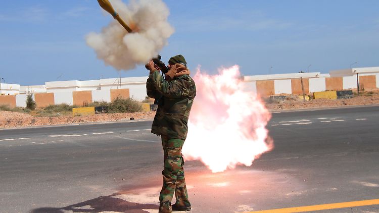 Die libyschen Rebellen bitten den Westen um Hilfe.