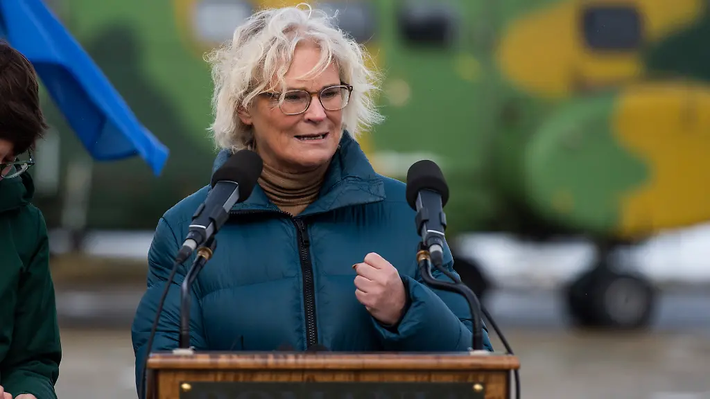 Lambrecht-verspricht-Wir-meinen-es-ernst-mit-einer-optimalen-Ausstattung-der-Bundeswehr