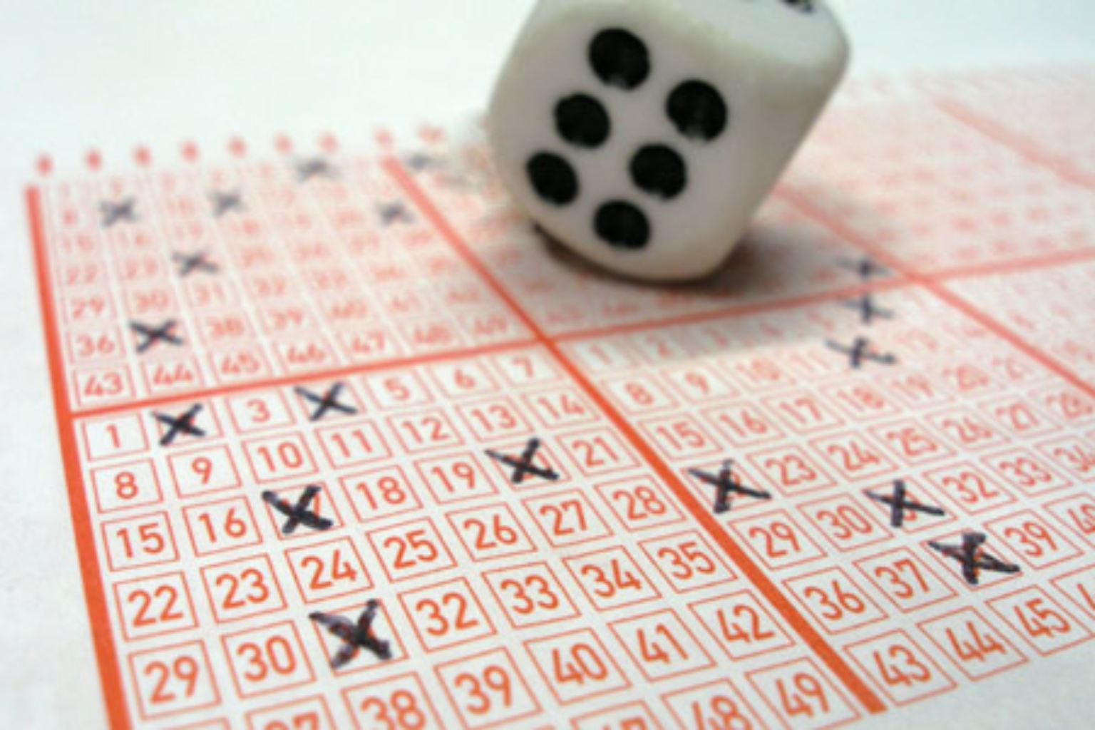 Das ist bekannt: Sechs Kreuzchen werden gesetzt, 49 Felder stehen zur Auswahl, immer wieder sind Millionen im Jackpot. So weit, so gut. Aber welches sind denn nun die richtigen Zahlen?