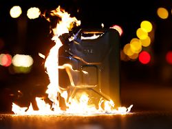 E-Auto oder Verbrenner?: Tanken dreimal so teuer wie Aufladen