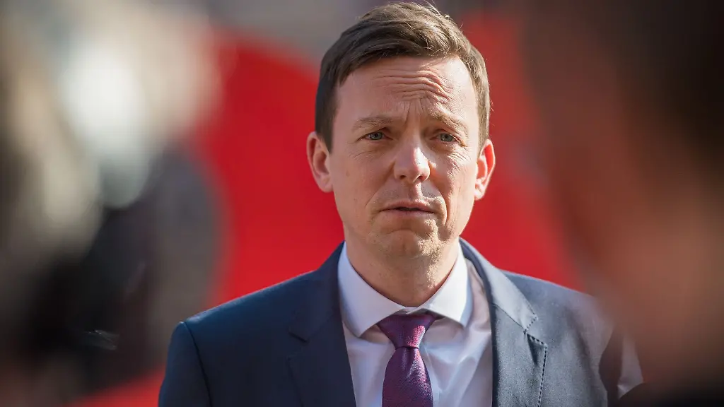 Tobias-Hans-CDU-Ministerpraesident-des-Saarlandes-spricht