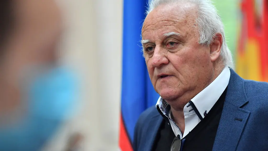 Klaus-Bouillon-CDU-Innenminister-vom-Saarland-spricht