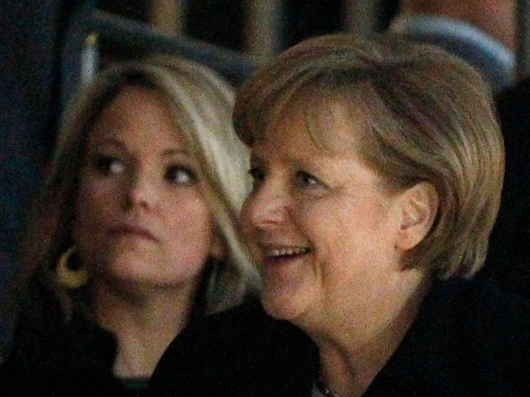 Sie kamen: Bundeskanzlerin Angela Merkel und Politikergattin Stephanie zu Guttenberg.