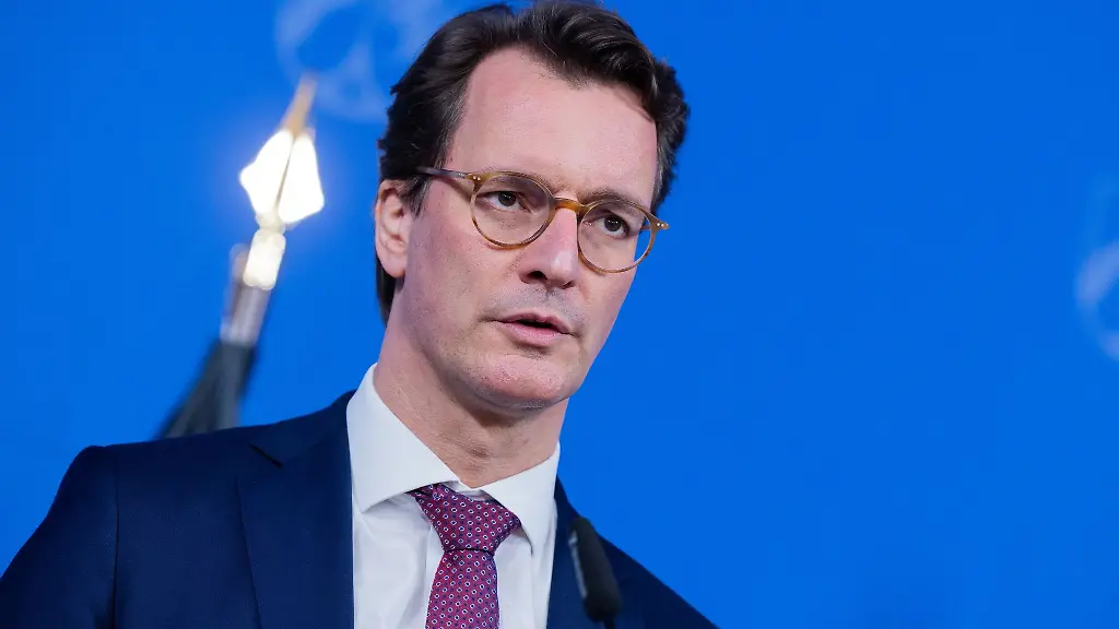 Hendrik-Wuest-CDU-Ministerpraesident-von-Nordrhein-Westfalen-in-der-Duesseldorfer-Staatskanzlei