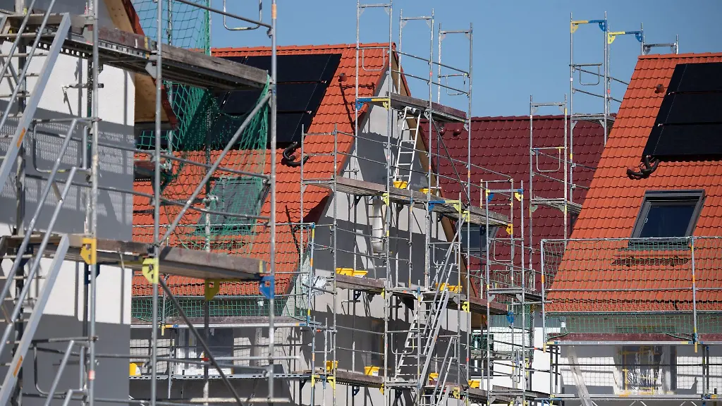 Nicht-alles-laeuft-glatt-bei-einem-Hausbau-Oft-zeigen-sich-Baumaengel-aber-erst-Jahre-spaeter