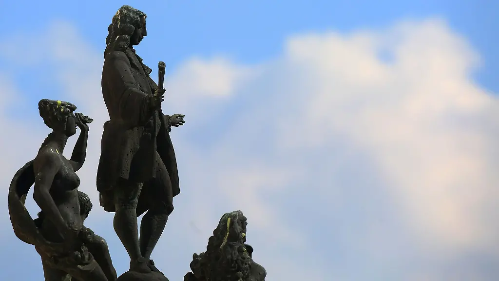 Eine-Plastik-stellt-den-Komponisten-Georg-Philipp-Telemann-1681-1767-in-barocker-Tracht-dar