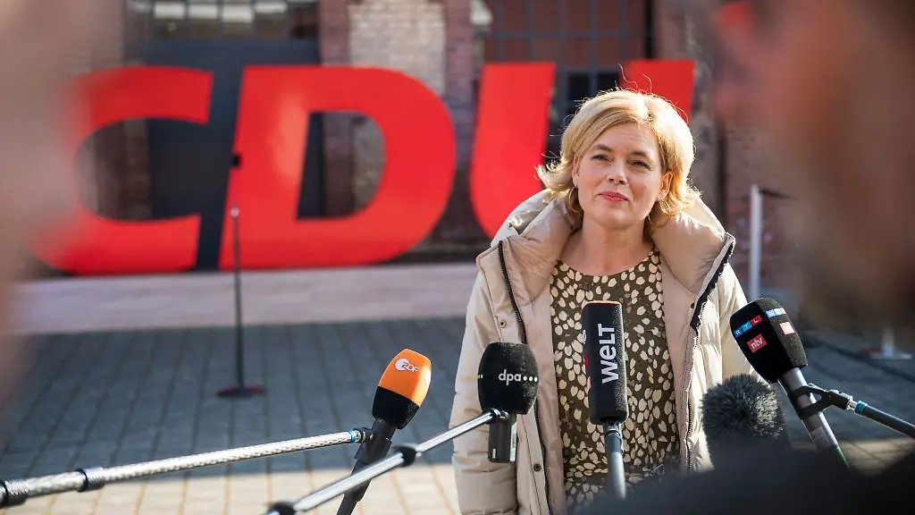 Julia-Kloeckner-spricht-vor-eienr-Klausurtagung-im-Saarland-mit-der-Presse