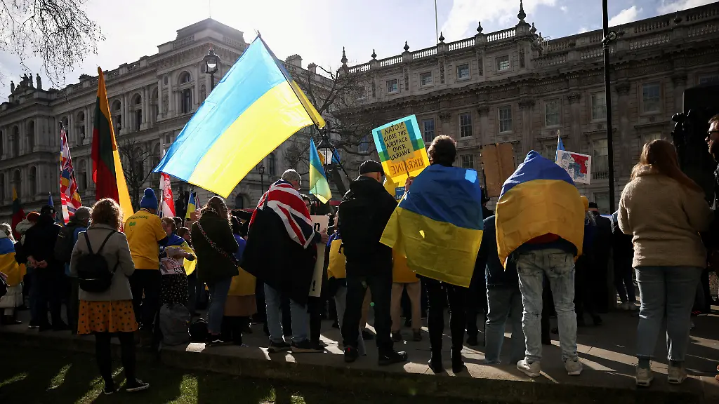 2022-03-12T204513Z-783160031-RC221T95RWTD-RTRMADP-3-UKRAINE-CRISIS-BRITAIN-REFUGEES