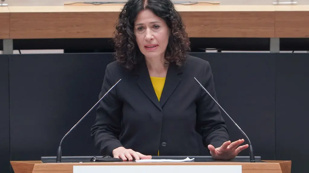 Bettina-Jarasch-Buendnis90-Die-Gruenen-spricht-bei-der-7-Plenarsitzung-im-Berliner-Abgeordnetenhaus