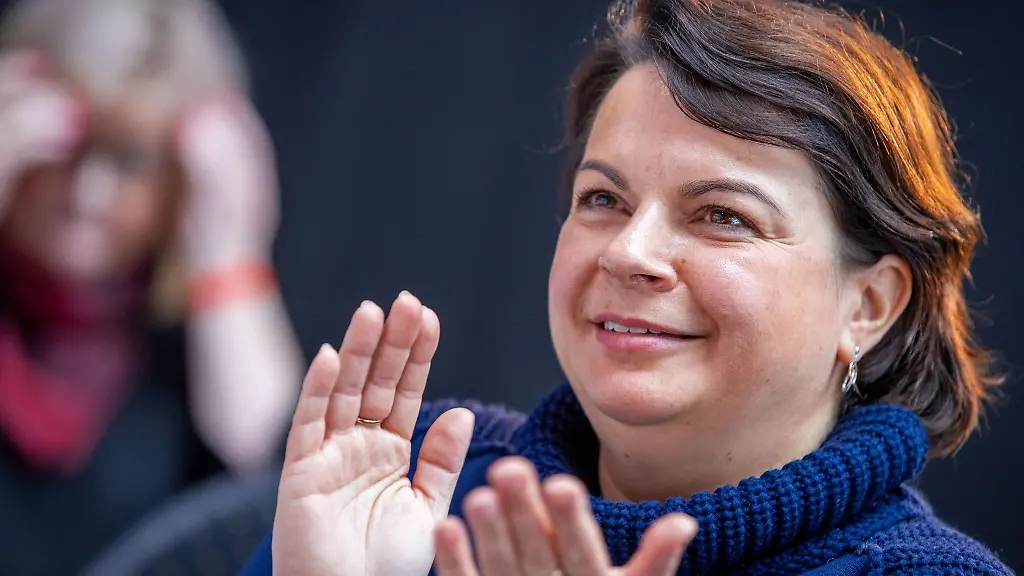 Stefanie-Drese-auf-einem-Sonderparteitag-der-SPD-Mecklenburg-Vorpommern